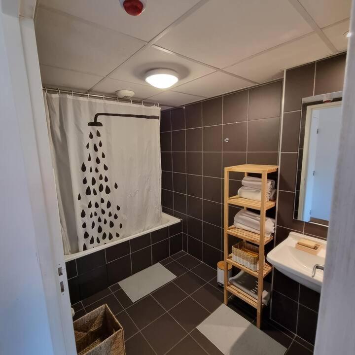 Auberge De Jeunesse Hi Paris Yves Robert Buitenkant foto