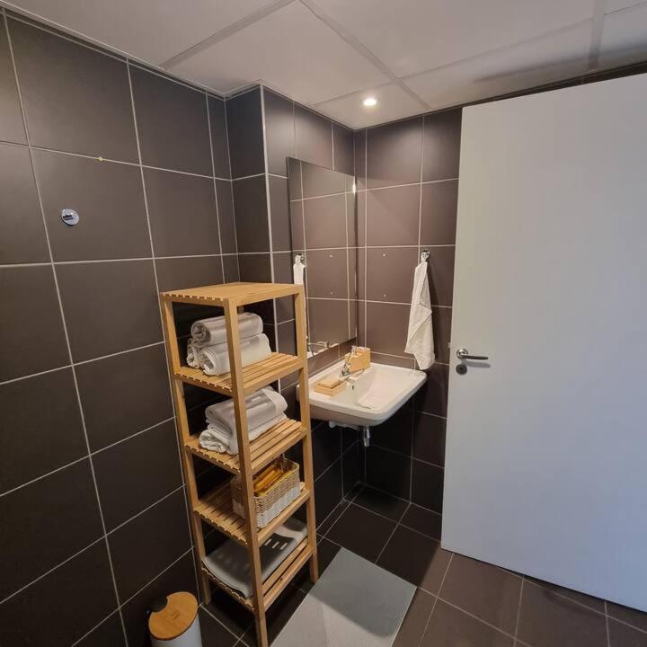 Auberge De Jeunesse Hi Paris Yves Robert Buitenkant foto
